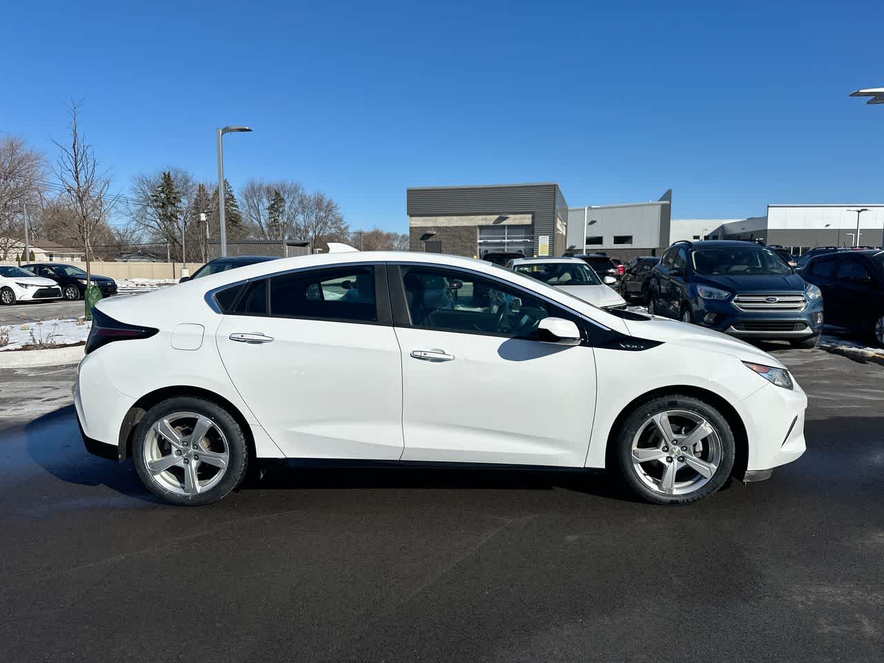Thumbnail: 2017 Chevrolet Volt - 14