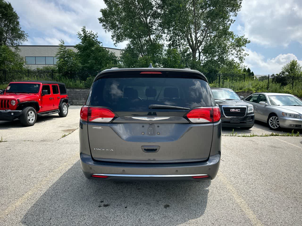 Thumbnail: 2017 Chrysler Pacifica - 17