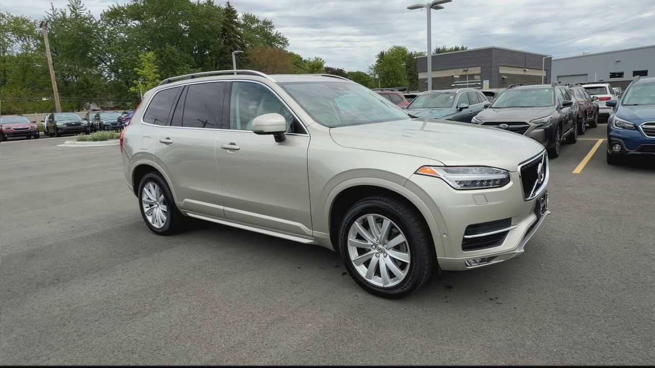 2016 Volvo XC90 T6 Momentum -
                  Waukesha, WI