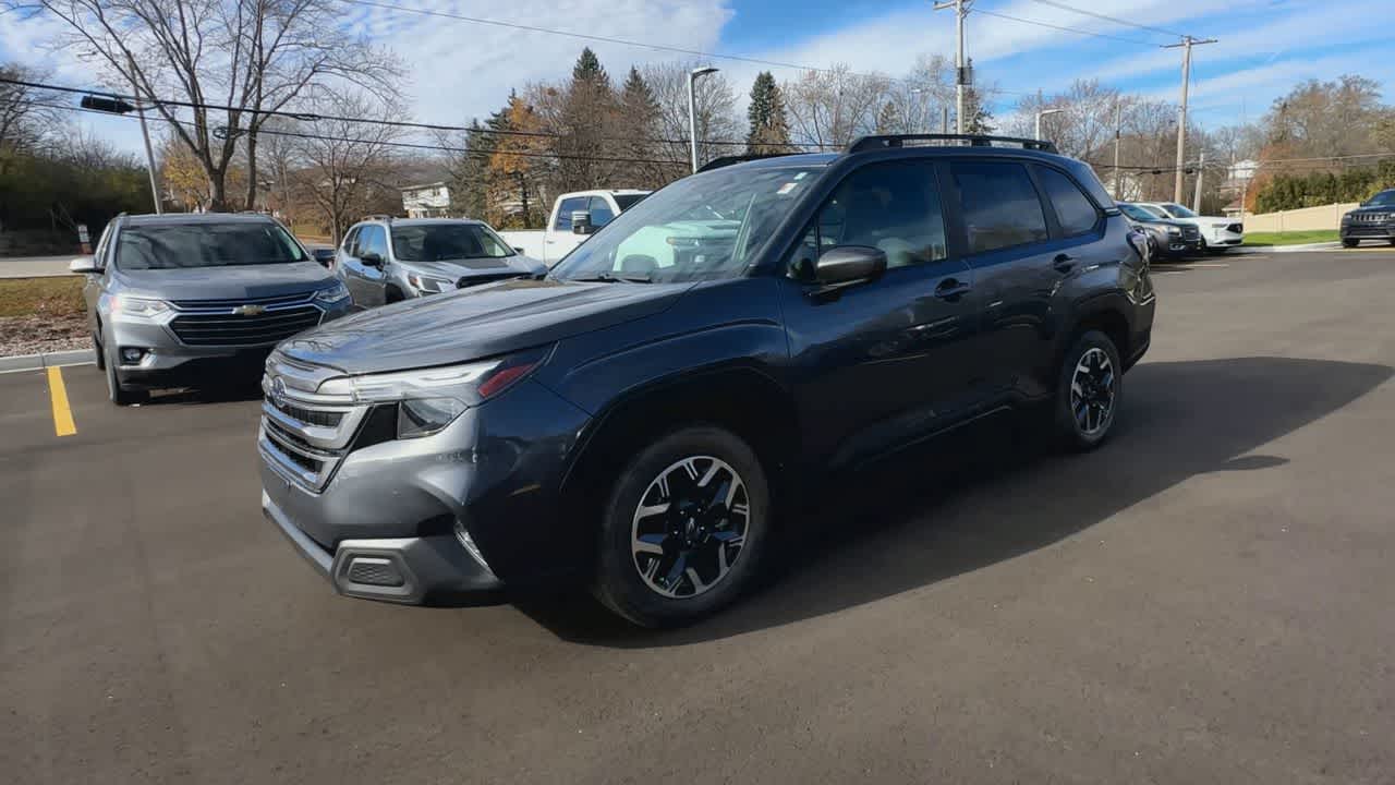 2025 Subaru Forester Premium photo 4