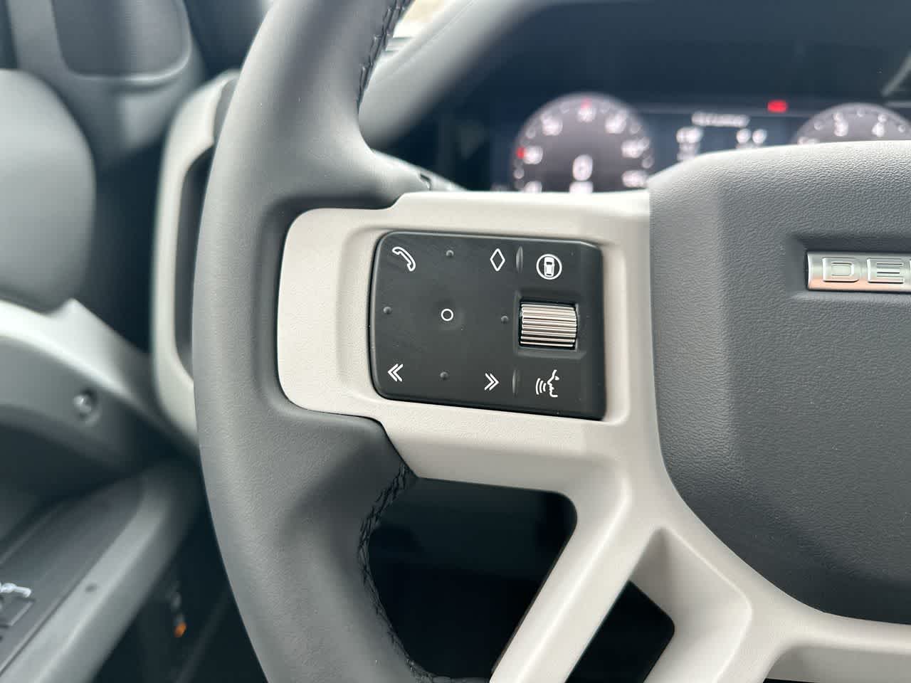 Thumbnail: 2025 Land Rover Defender - 27