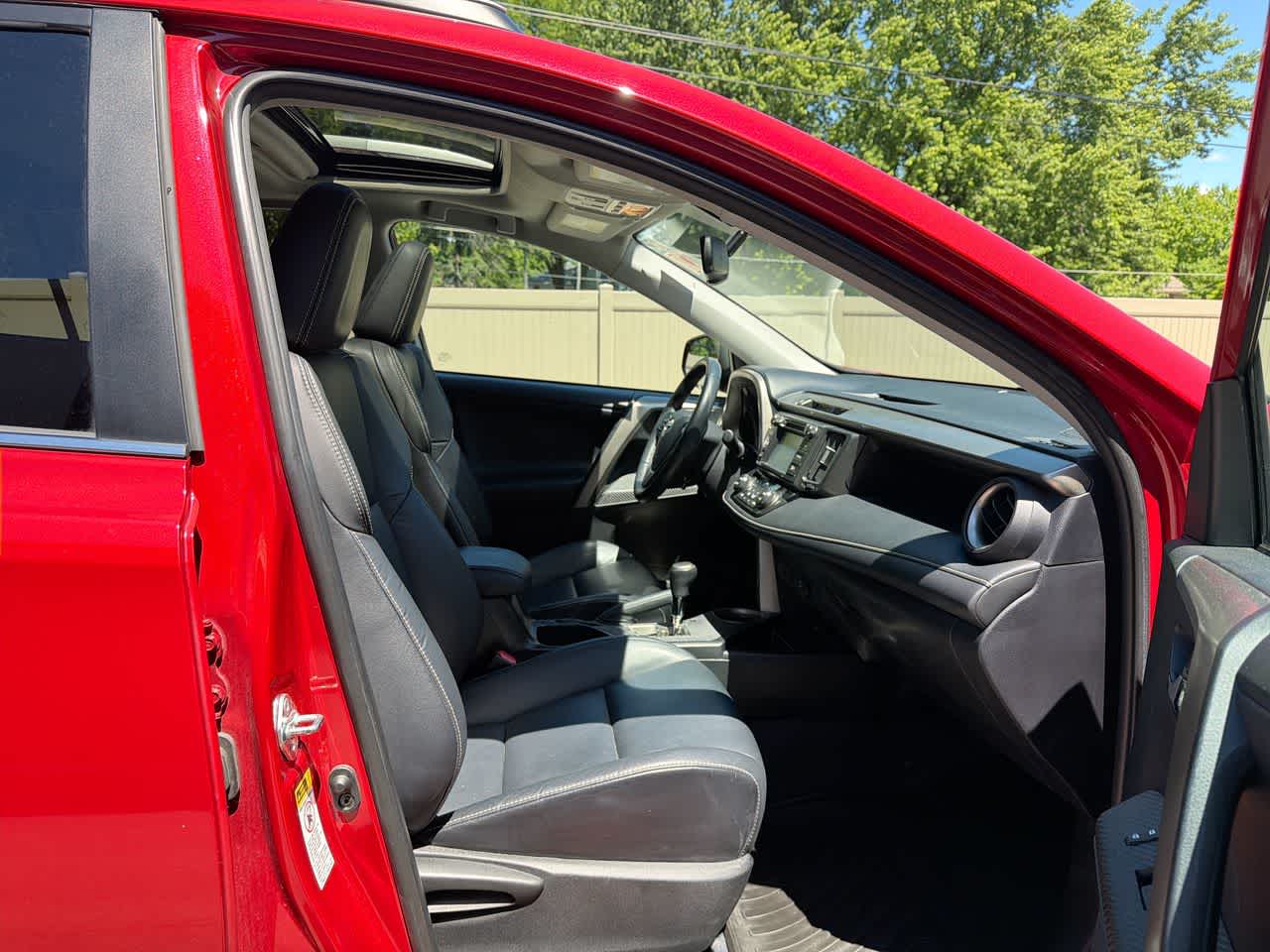 Thumbnail: 2015 Toyota RAV4 - 27
