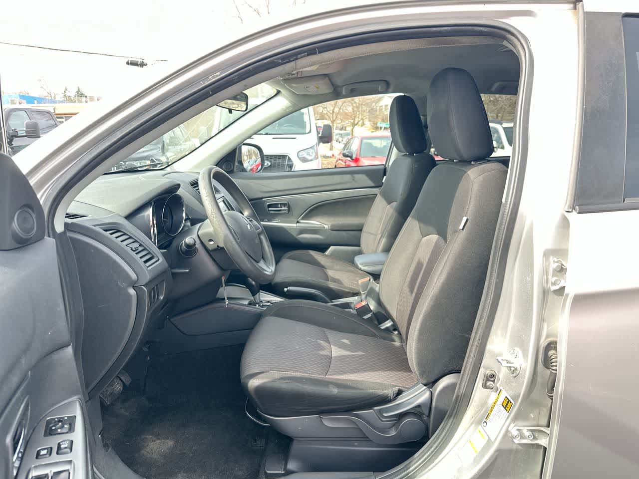 Thumbnail: 2018 Mitsubishi Outlander Sport - 21