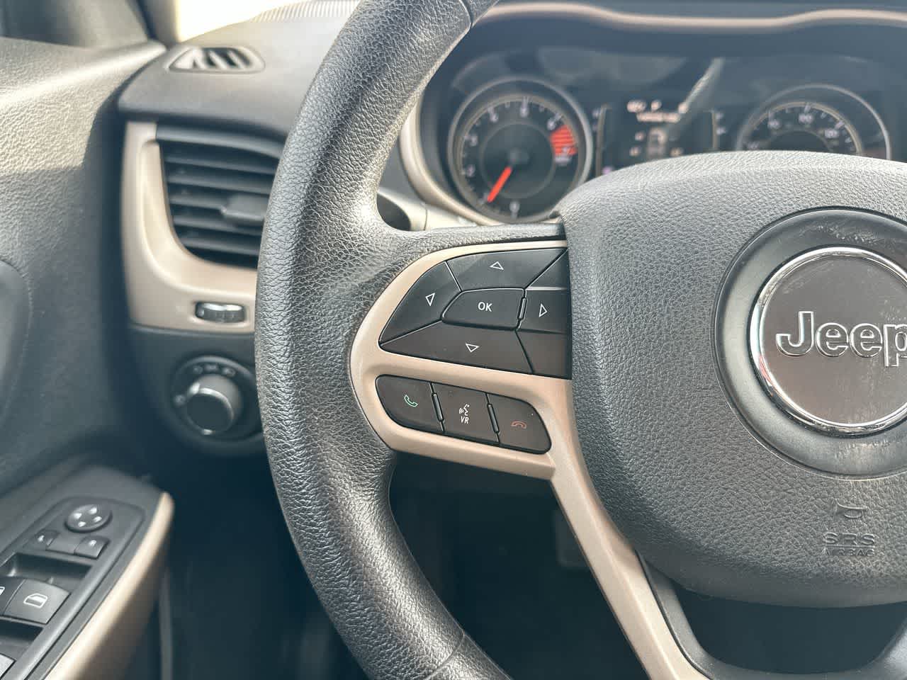 Thumbnail: 2017 Jeep Cherokee - 28