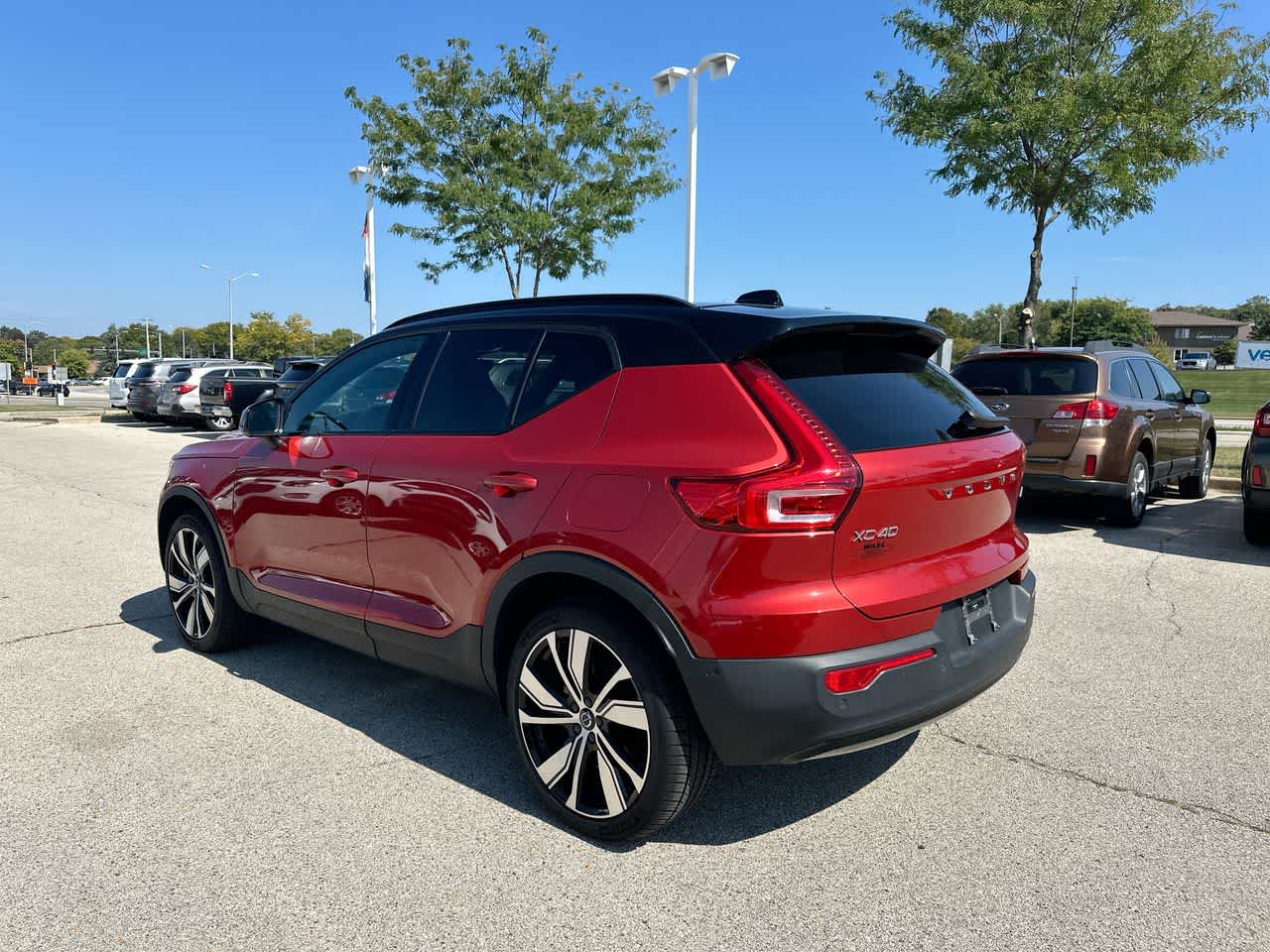 Thumbnail: 2022 Volvo XC40 - 11