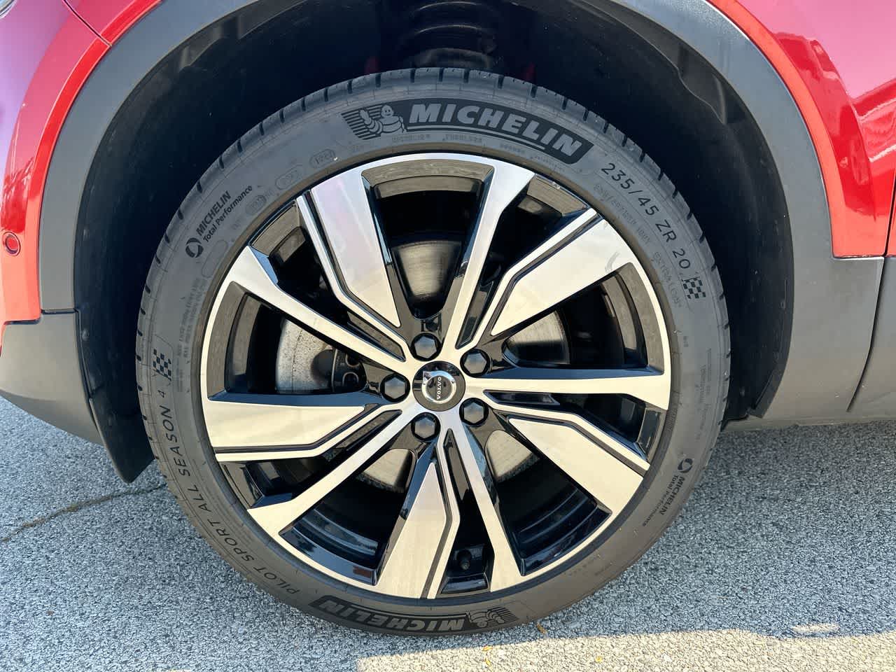 Thumbnail: 2022 Volvo XC40 - 19
