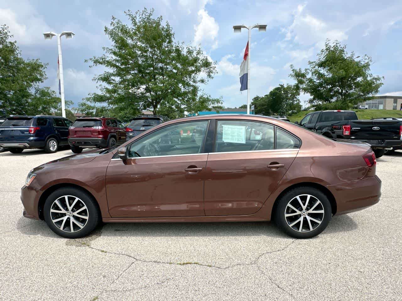 Thumbnail: 2017 Volkswagen Jetta - 10