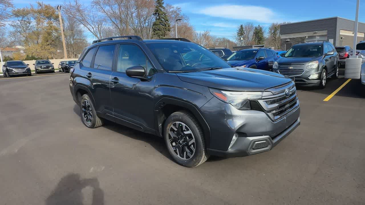 2025 Subaru Forester Premium photo 2