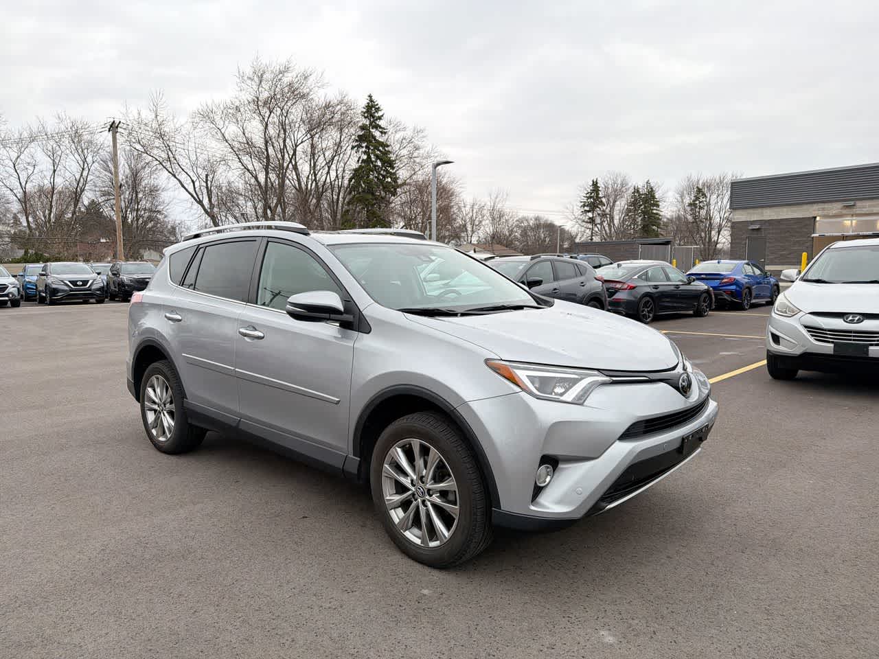Thumbnail: 2016 Toyota RAV4 - 15