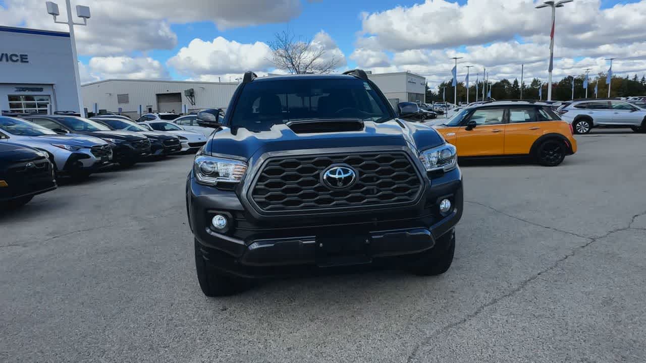 2022 Toyota Tacoma TRD Sport photo 2