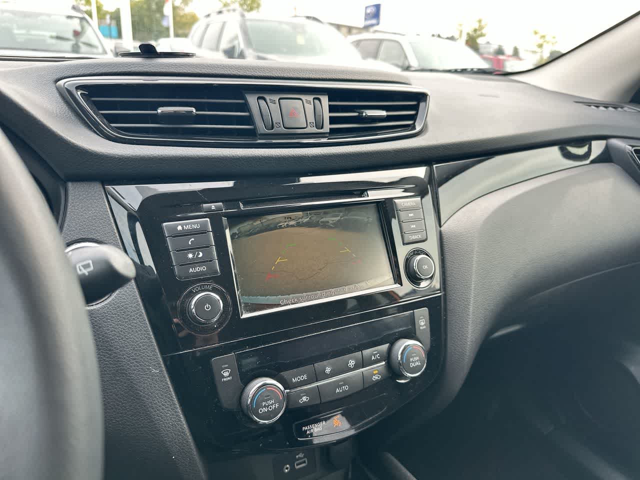 Thumbnail: 2020 Nissan Rogue Sport - 31