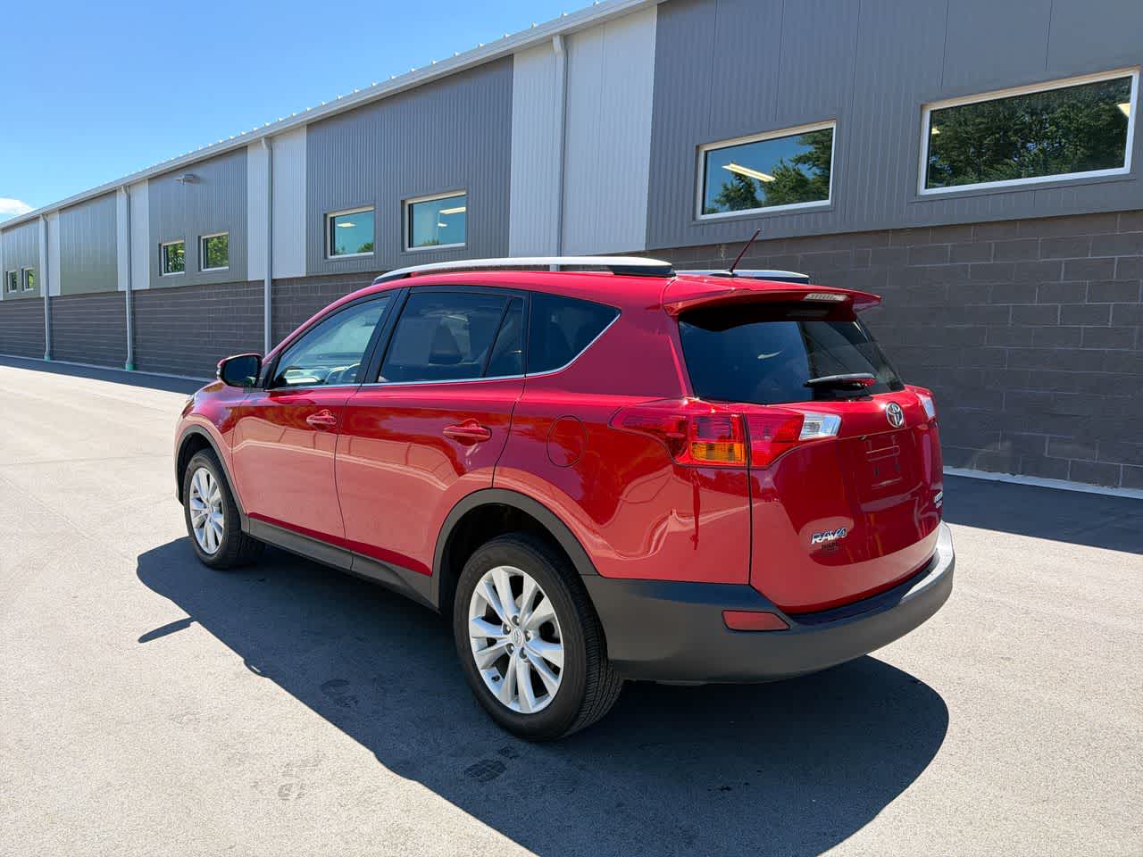 Thumbnail: 2015 Toyota RAV4 - 11
