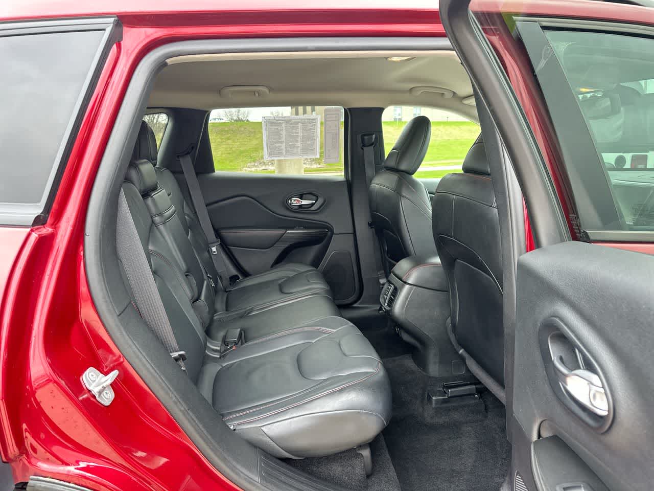 Thumbnail: 2014 Jeep Cherokee - 25