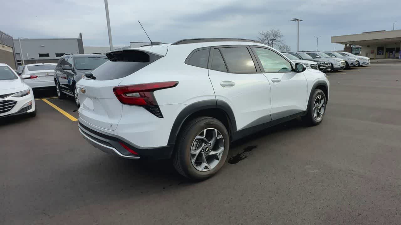 Thumbnail: 2025 Chevrolet Trax - 8