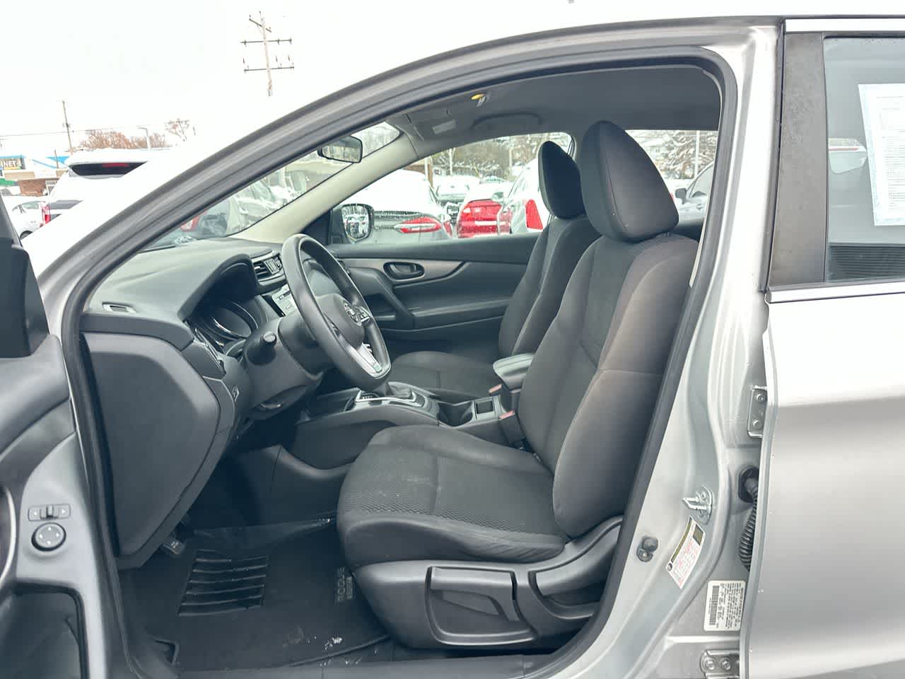 Thumbnail: 2017 Nissan Rogue Sport - 21