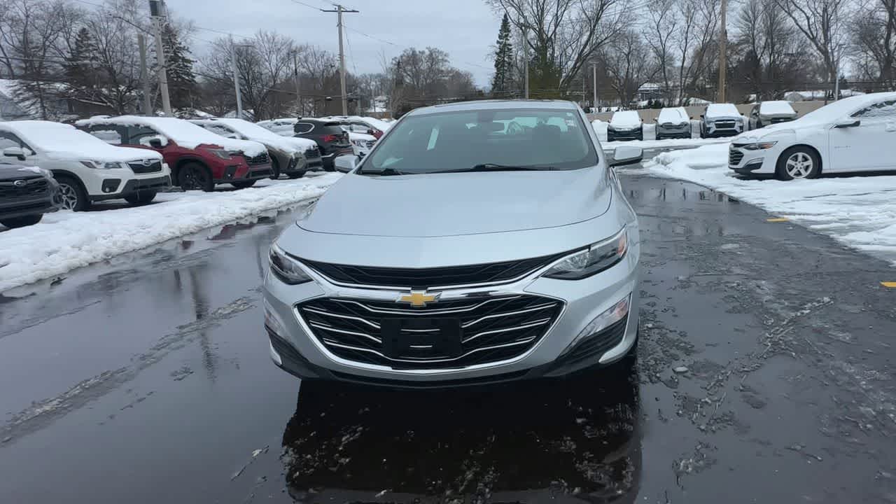 Thumbnail: 2020 Chevrolet Malibu - 3