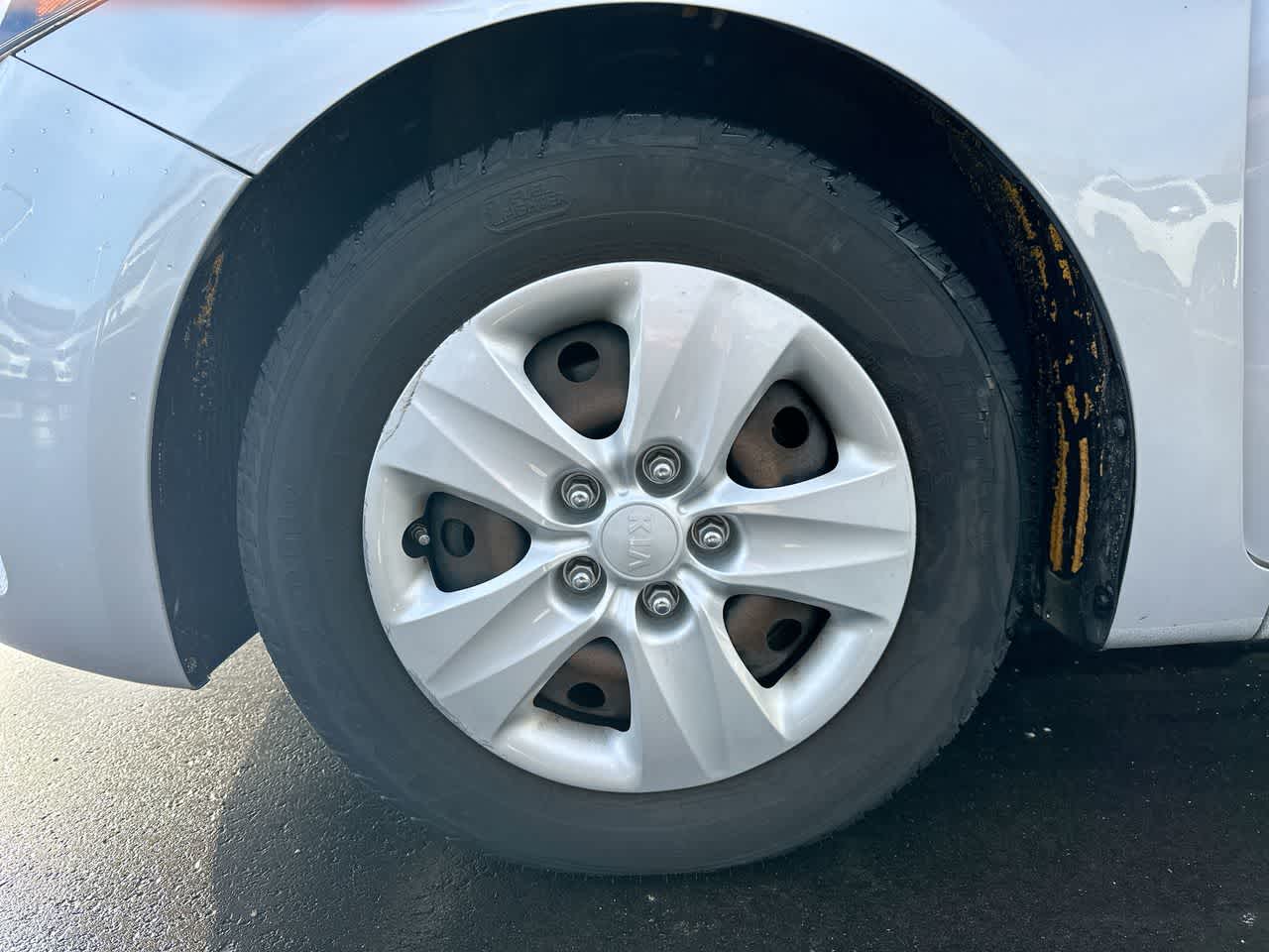 Thumbnail: 2017 Kia Forte - 19