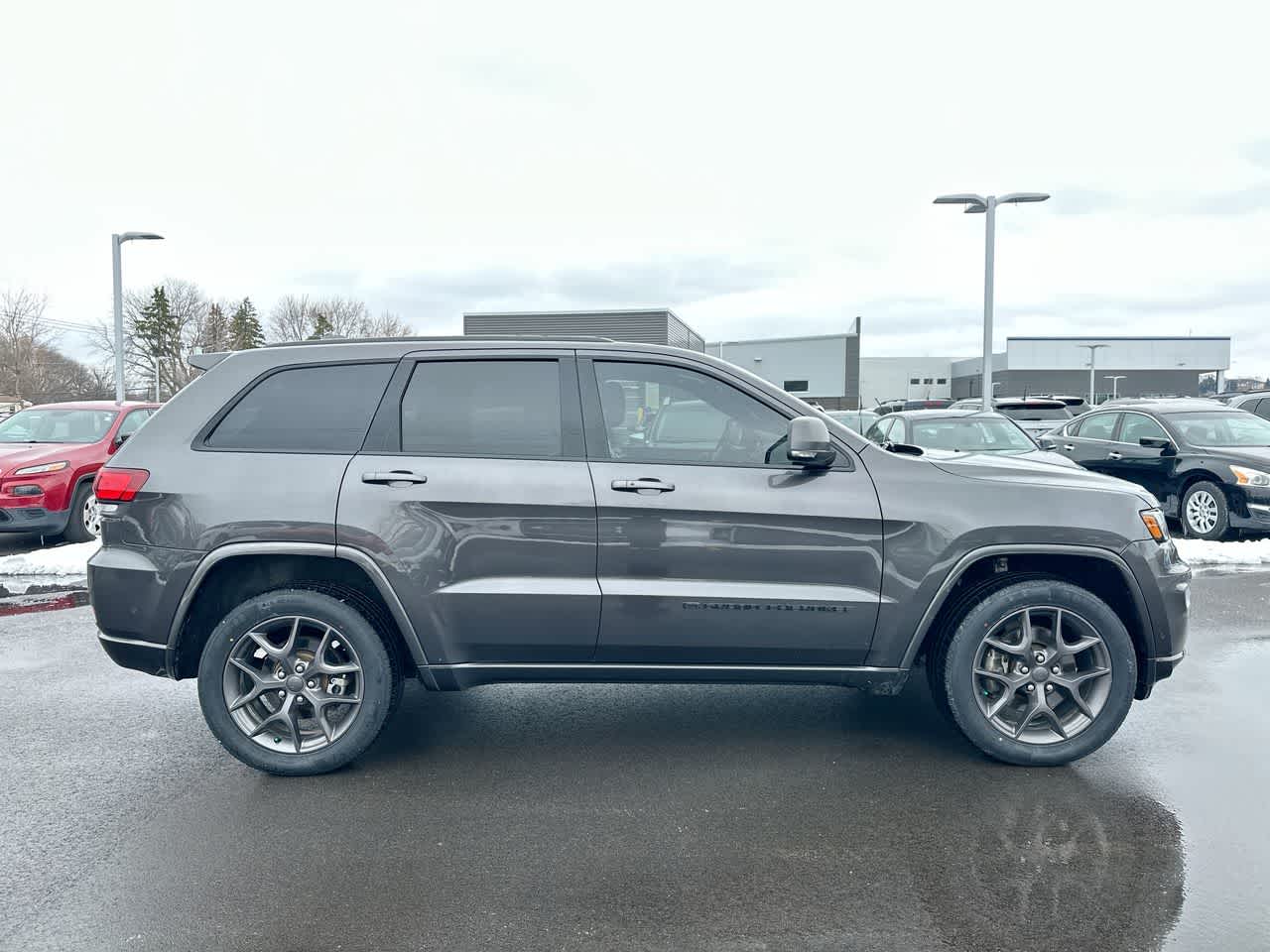 Thumbnail: 2021 Jeep Grand Cherokee - 14