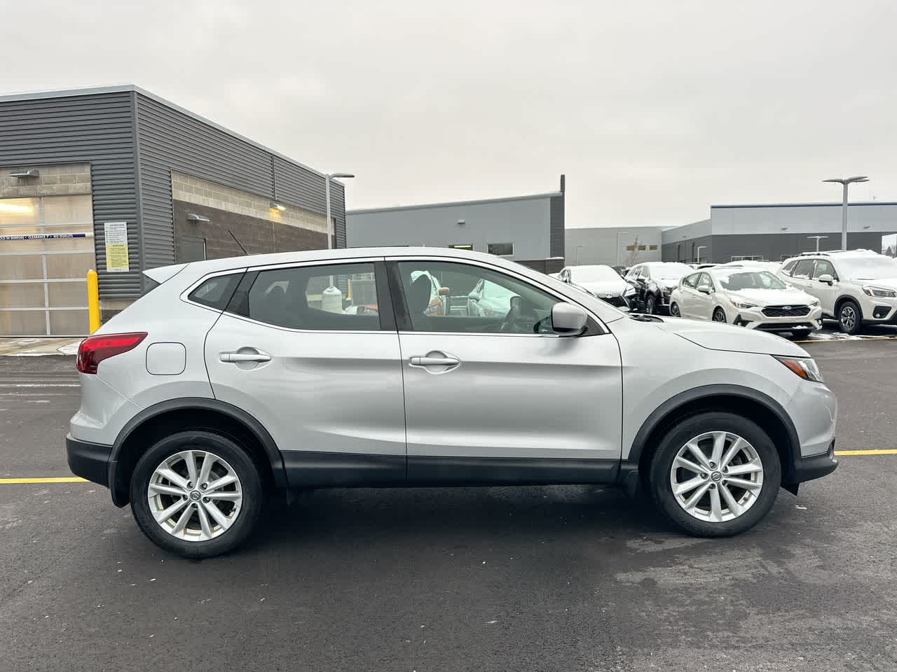 Thumbnail: 2017 Nissan Rogue Sport - 14