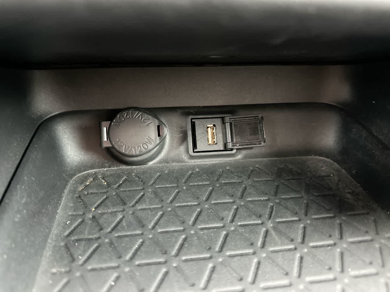 Thumbnail: 2022 Toyota RAV4 - 33