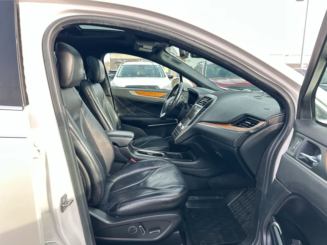 Thumbnail: 2019 Lincoln MKC - 27