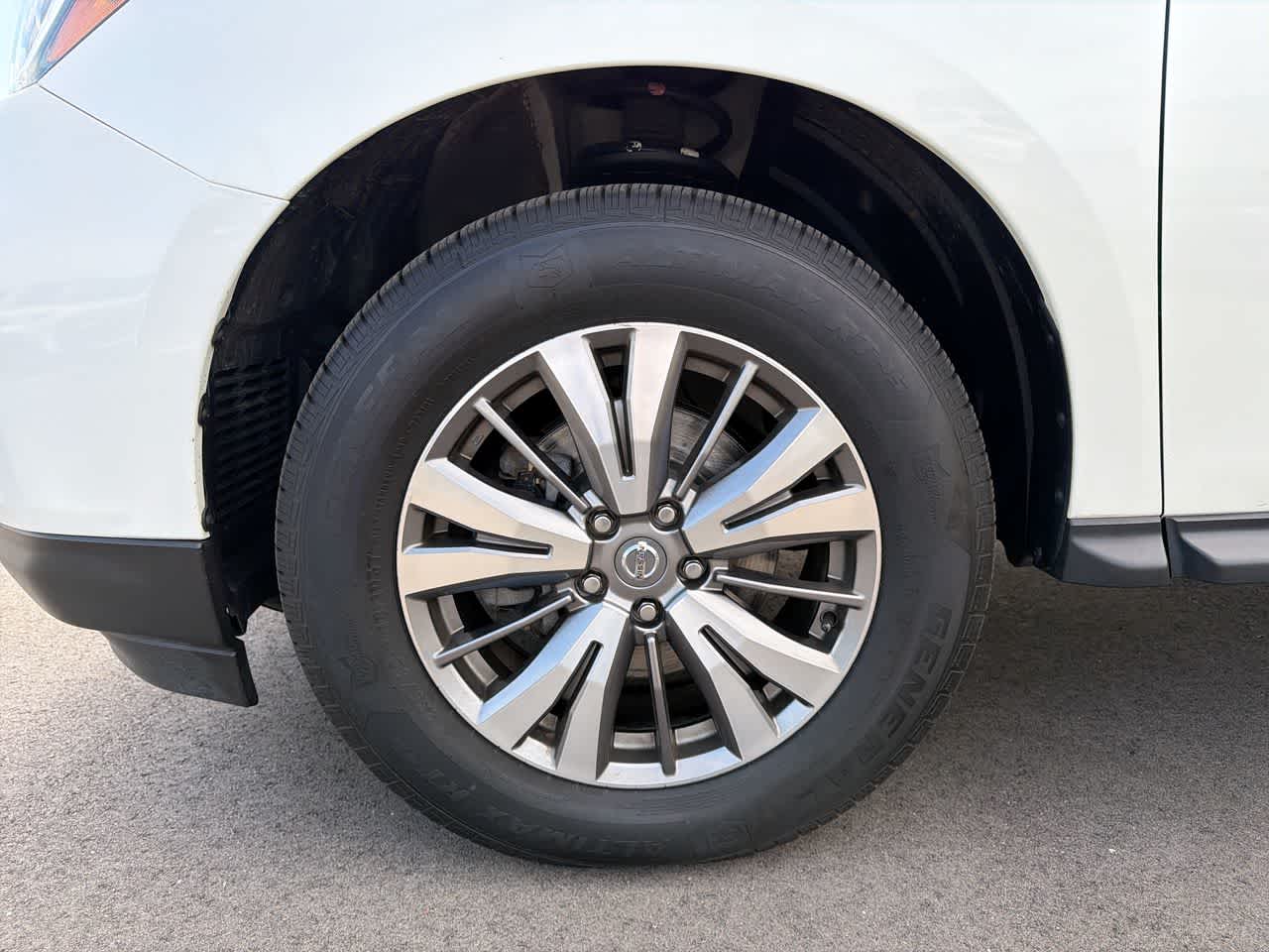 Thumbnail: 2019 Nissan Pathfinder - 19