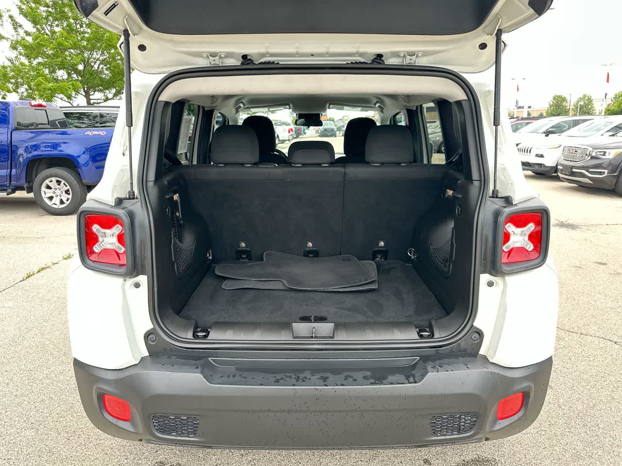 Thumbnail: 2016 Jeep Renegade - 35