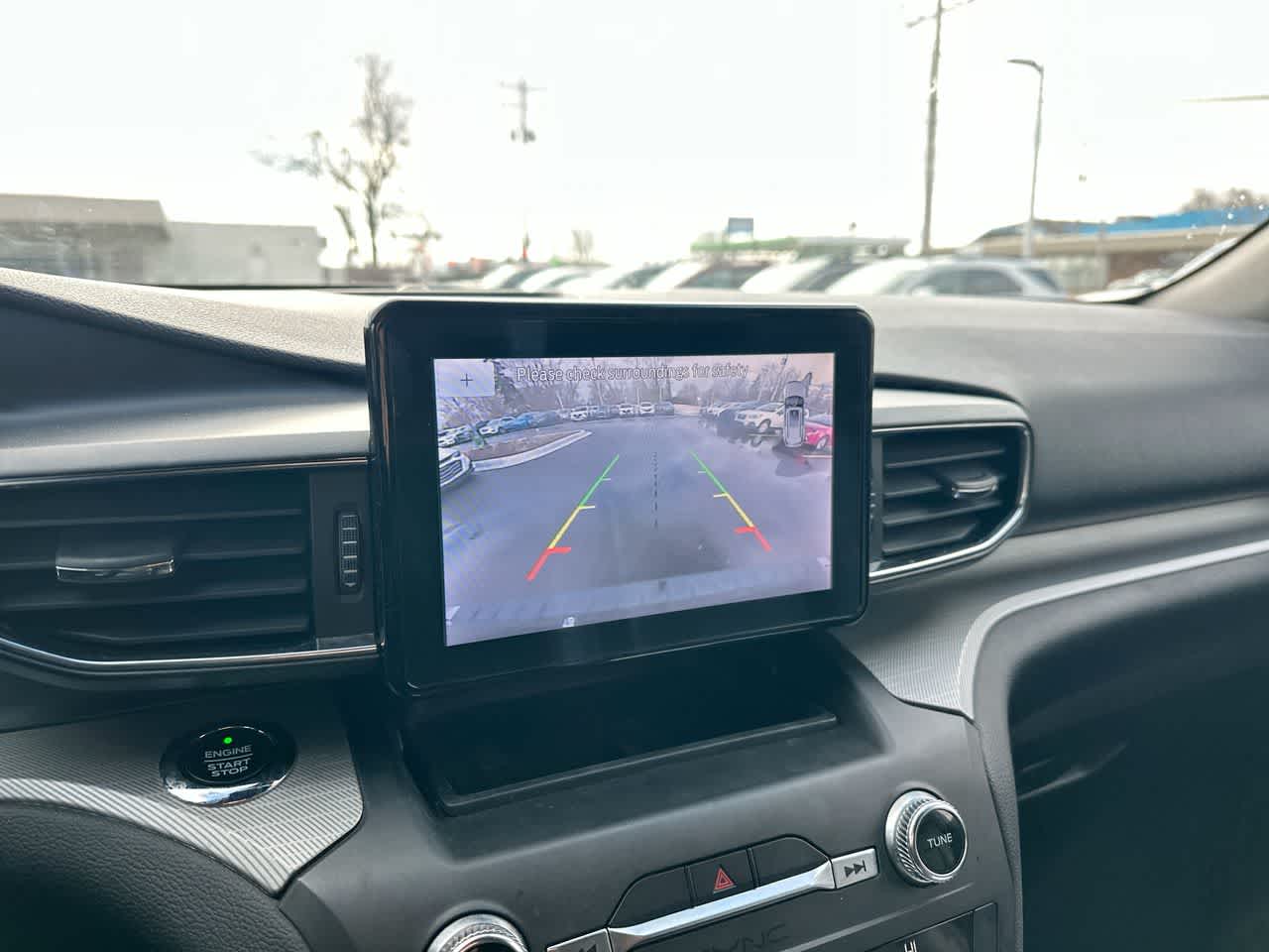 Thumbnail: 2020 Ford Explorer - 32