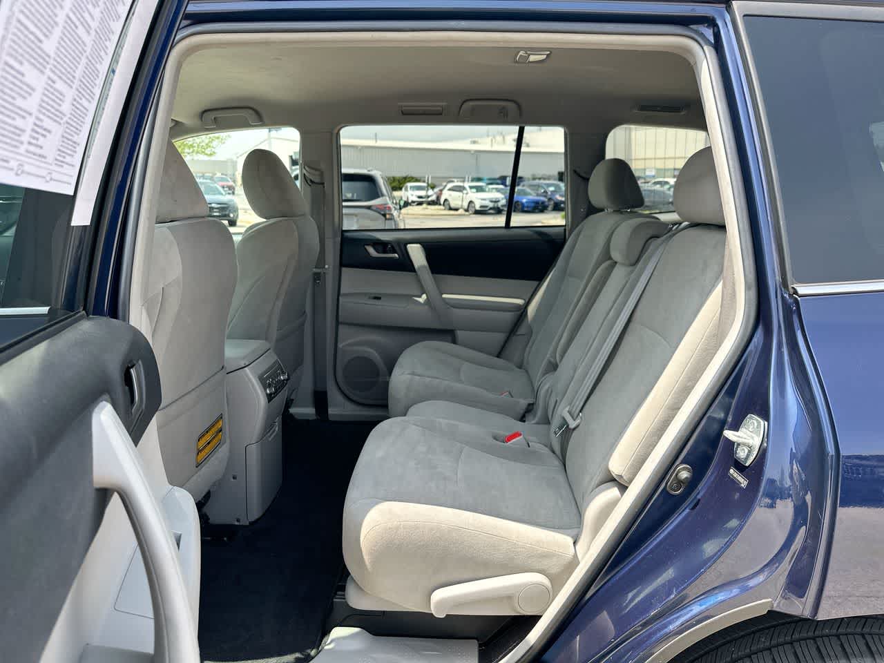 Thumbnail: 2013 Toyota Highlander - 23