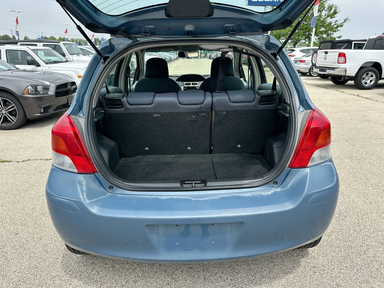 Thumbnail: 2010 Toyota Yaris - 32