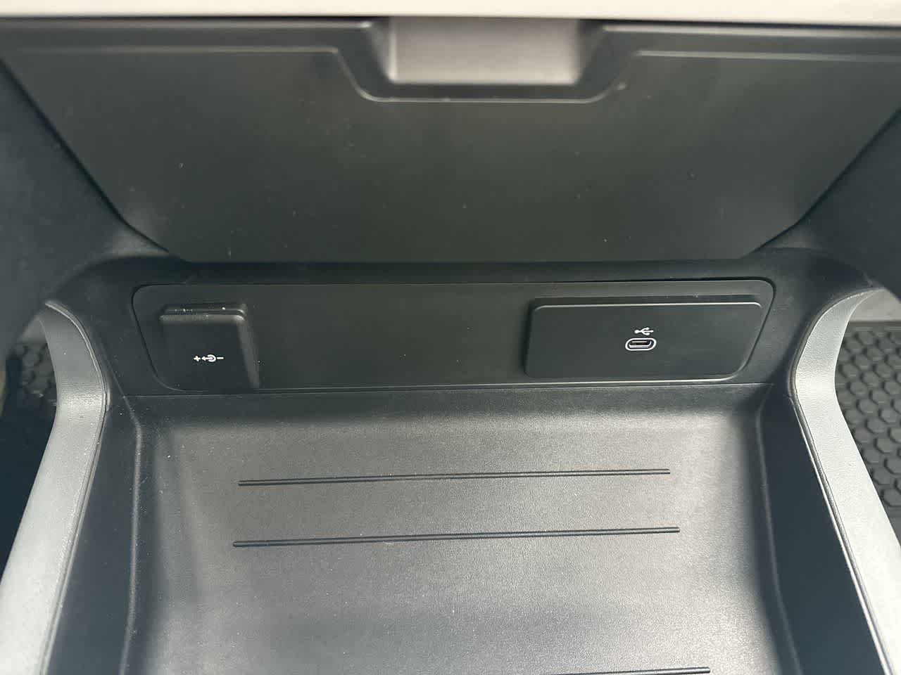 Thumbnail: 2025 Land Rover Defender - 33