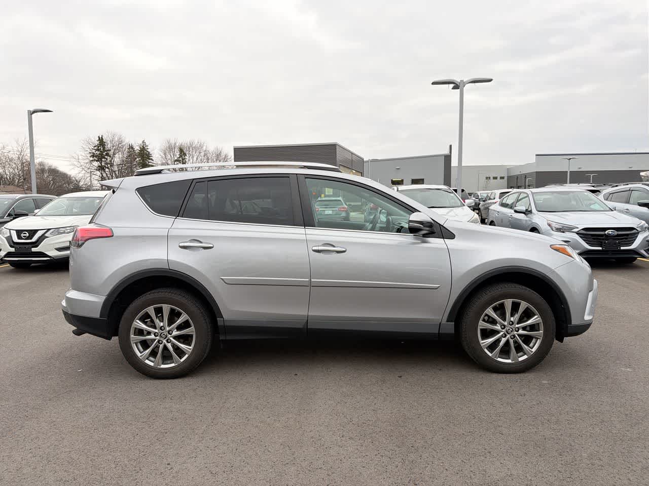 Thumbnail: 2016 Toyota RAV4 - 14