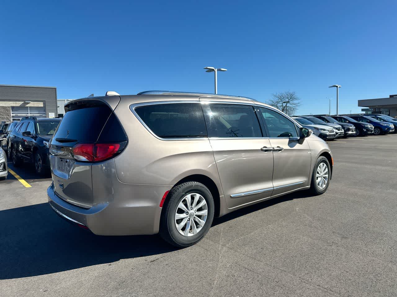 Thumbnail: 2018 Chrysler Pacifica - 13