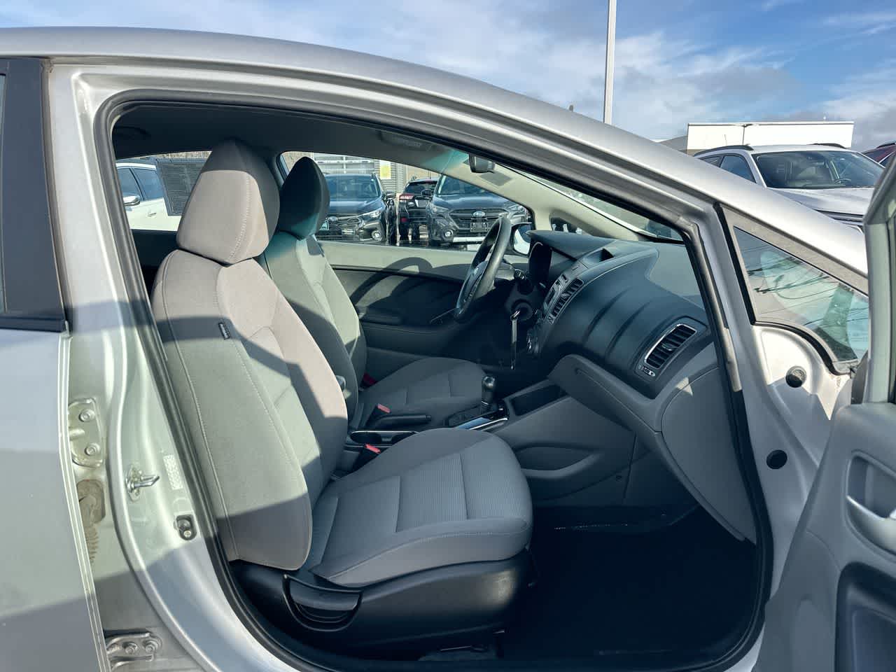 Thumbnail: 2017 Kia Forte - 26