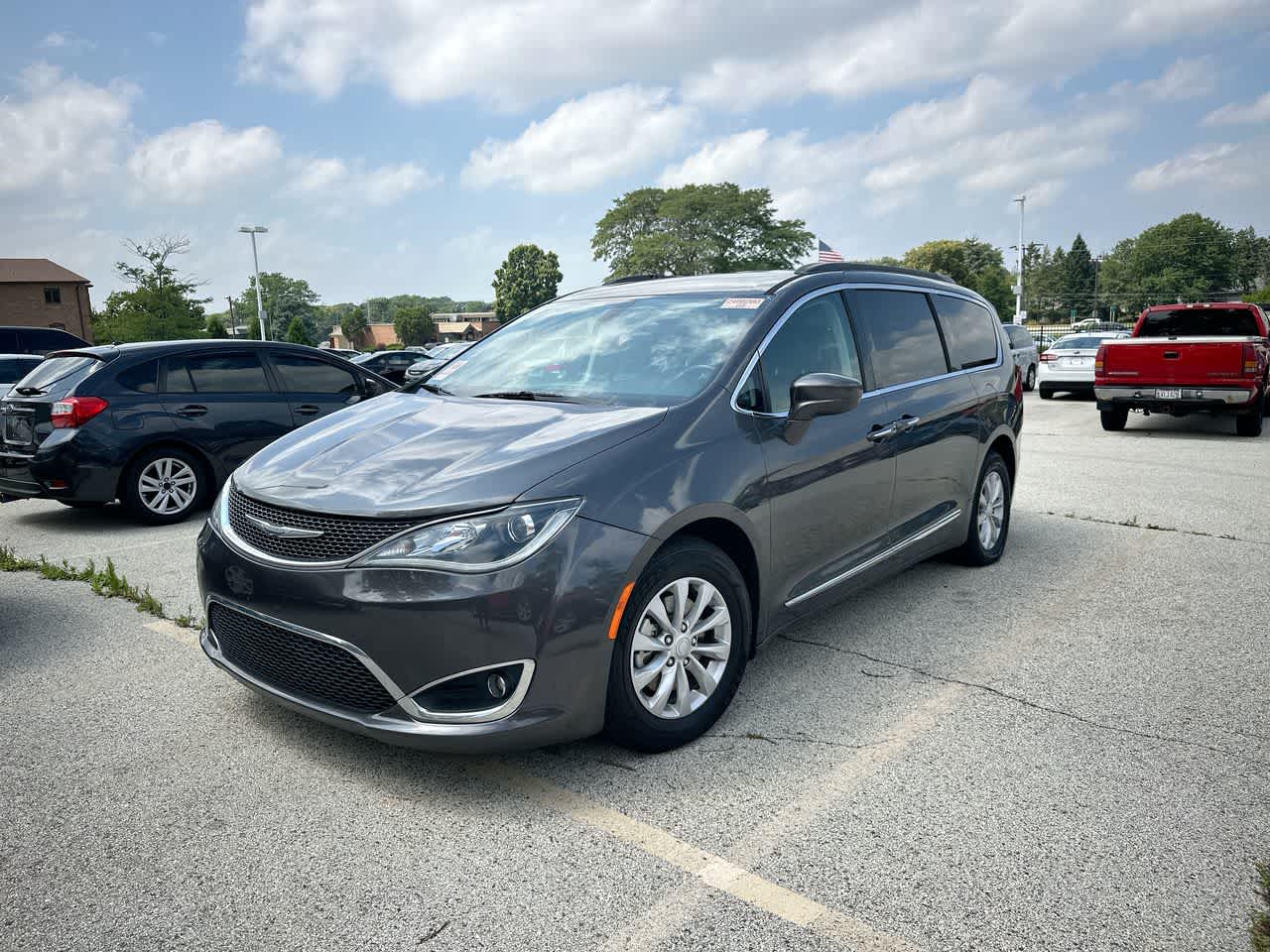 Thumbnail: 2017 Chrysler Pacifica - 5