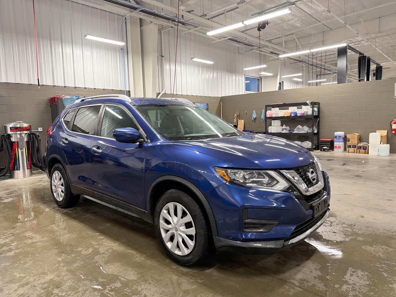 Thumbnail: 2017 Nissan Rogue - 15