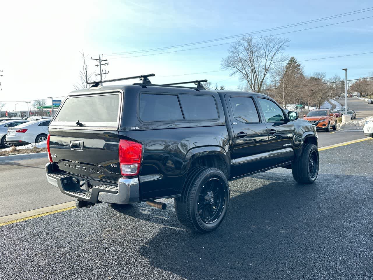 Thumbnail: 2016 Toyota Tacoma - 14