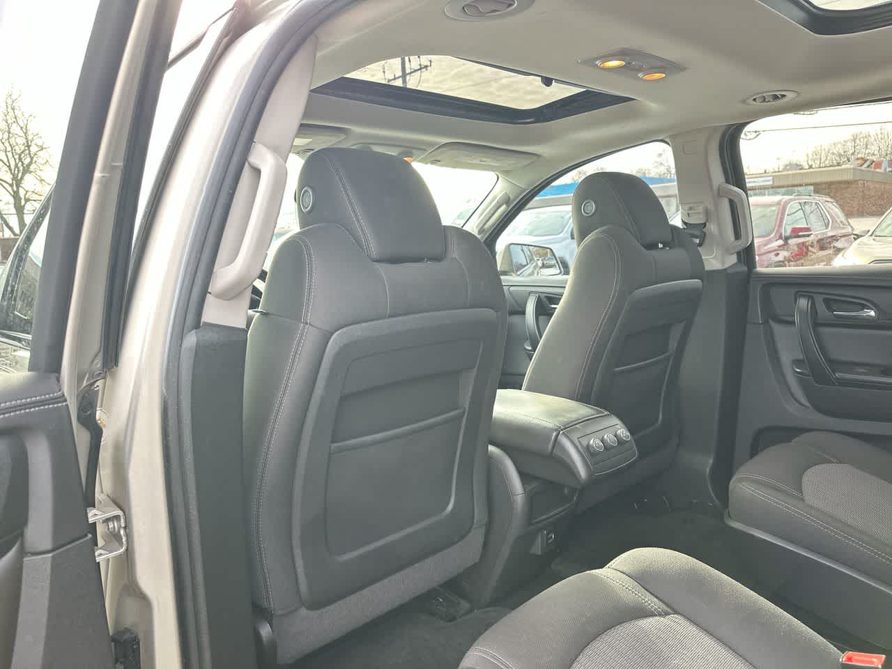 Thumbnail: 2017 Chevrolet Traverse - 23