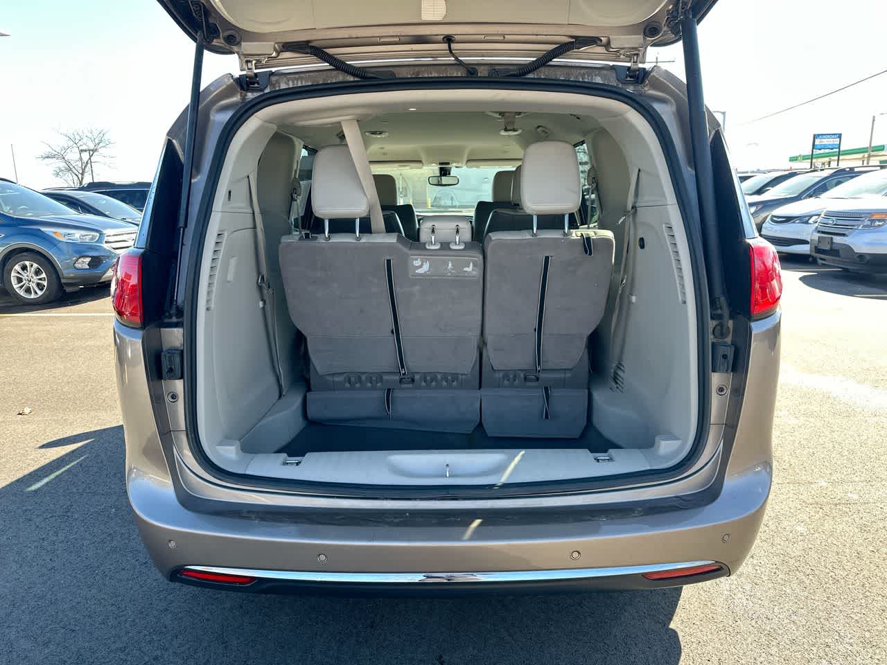 Thumbnail: 2018 Chrysler Pacifica - 37