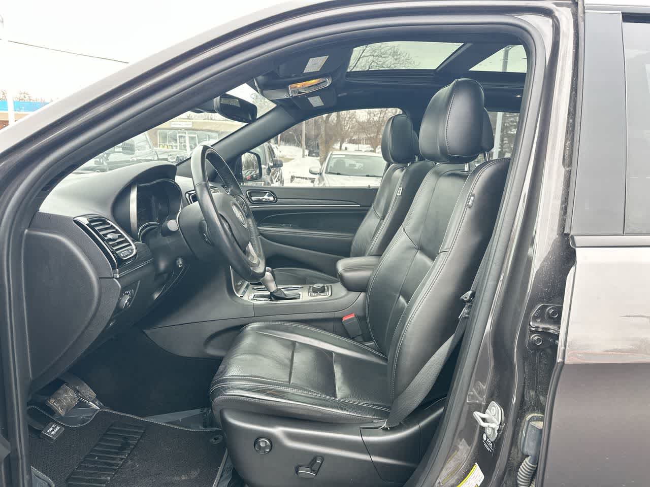 Thumbnail: 2021 Jeep Grand Cherokee - 21