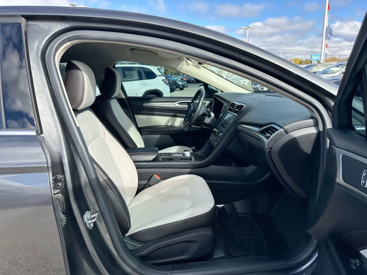 Thumbnail: 2020 Ford Fusion - 26