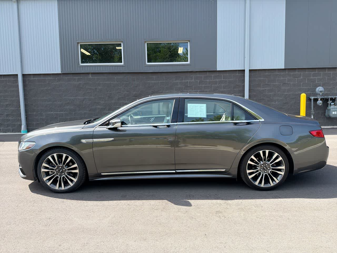 Thumbnail: 2017 Lincoln Continental - 10