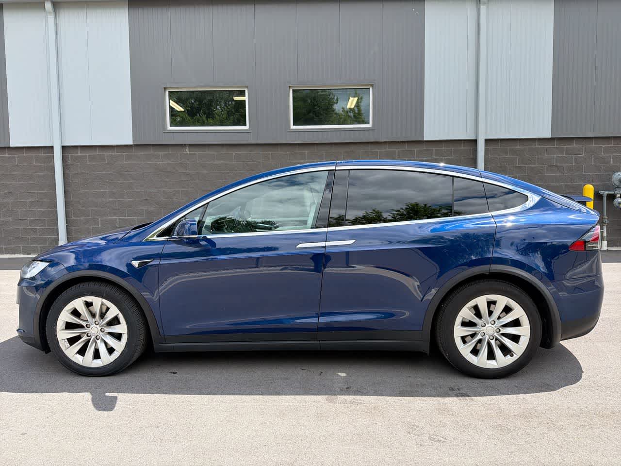 Thumbnail: 2017 Tesla Model X - 10
