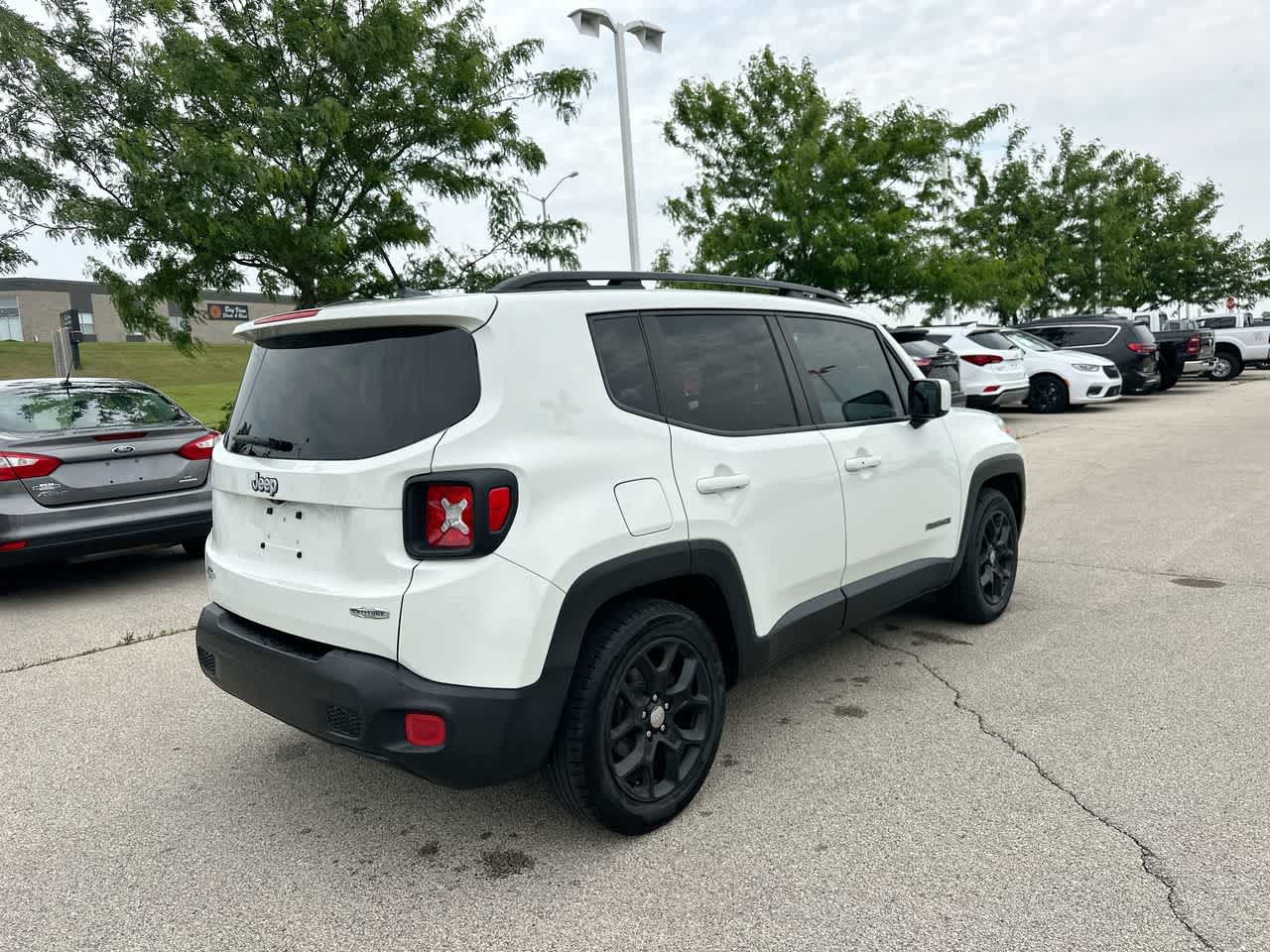 Thumbnail: 2016 Jeep Renegade - 13
