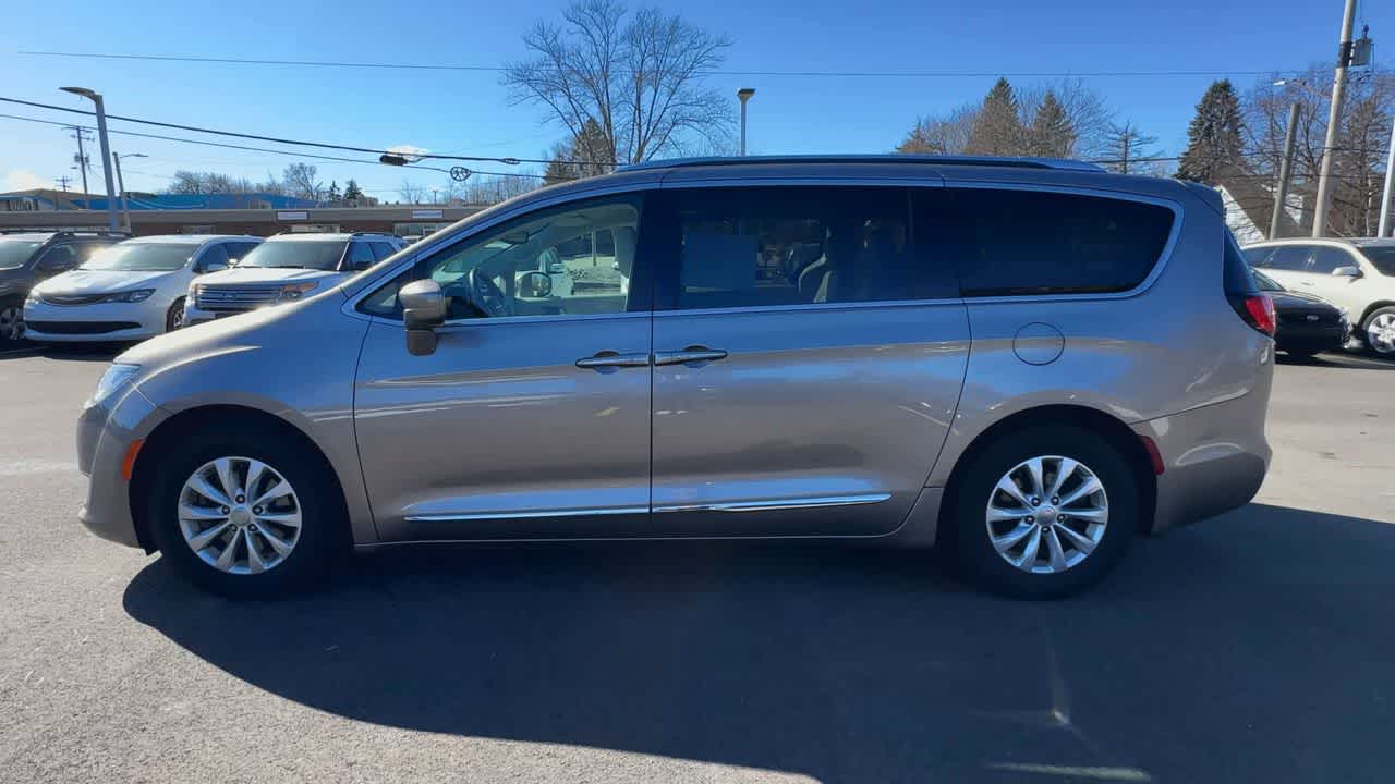 Thumbnail: 2018 Chrysler Pacifica - 5