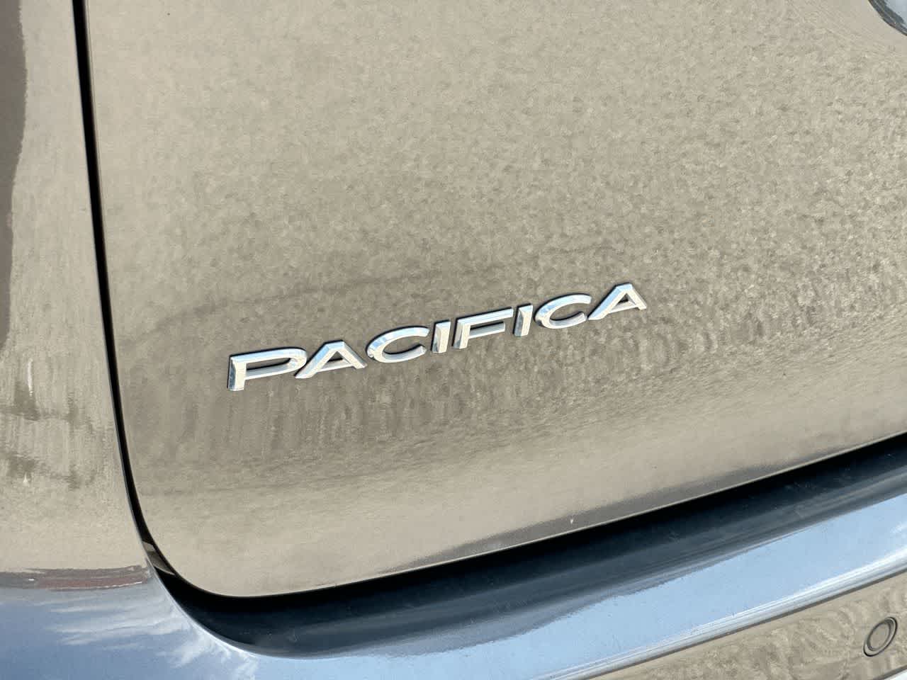 Thumbnail: 2017 Chrysler Pacifica - 25