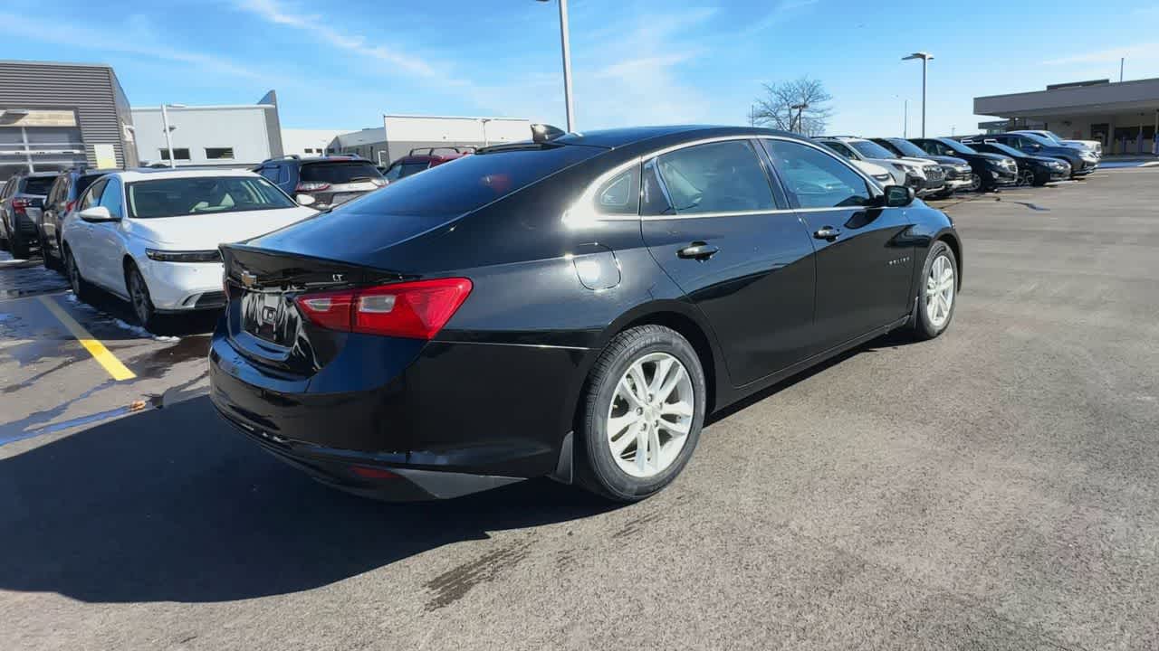 Thumbnail: 2017 Chevrolet Malibu - 8