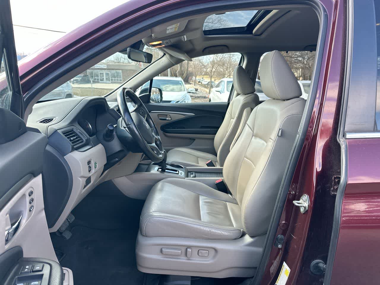 Thumbnail: 2019 Honda Pilot - 21