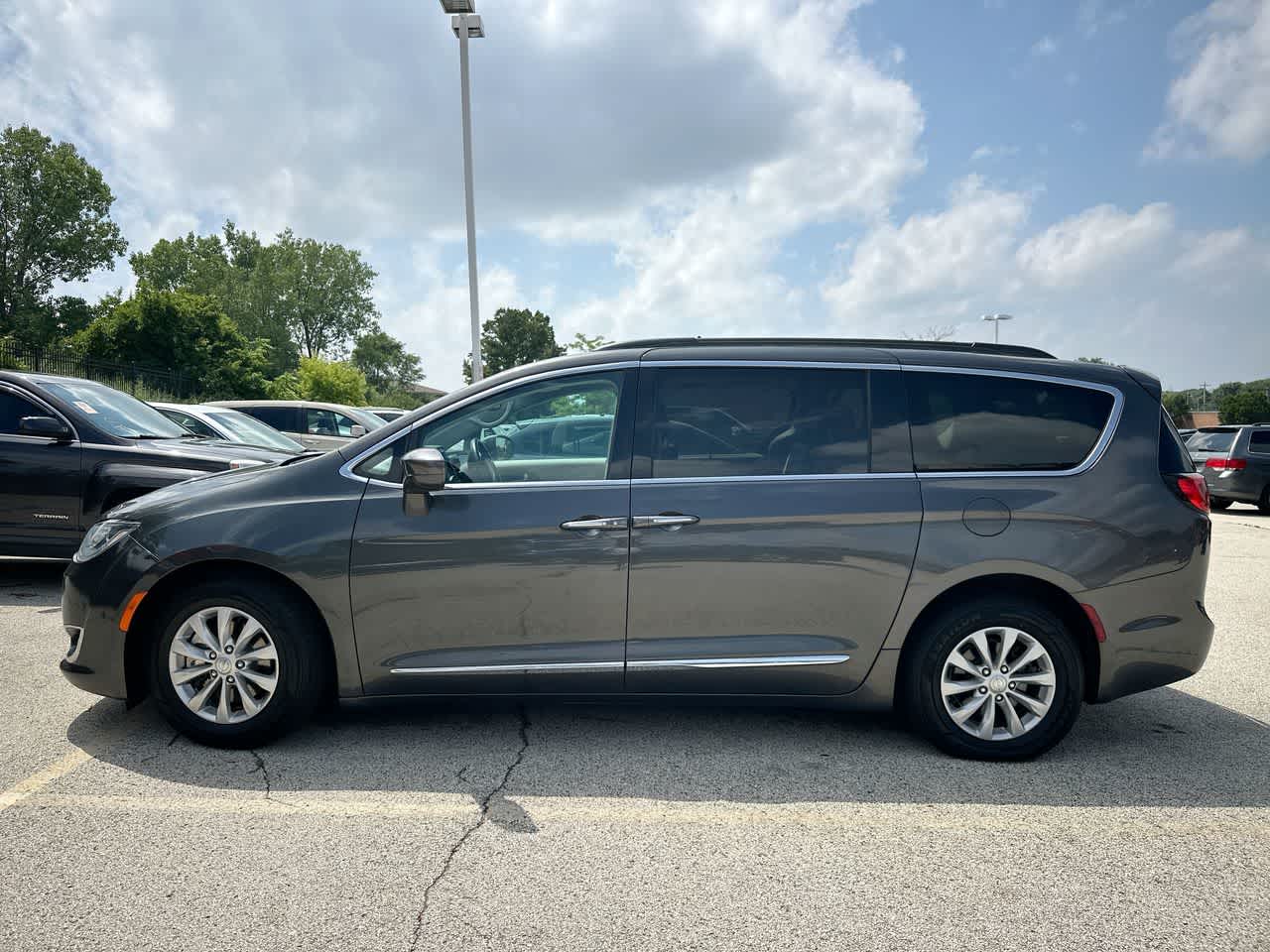 Thumbnail: 2017 Chrysler Pacifica - 11
