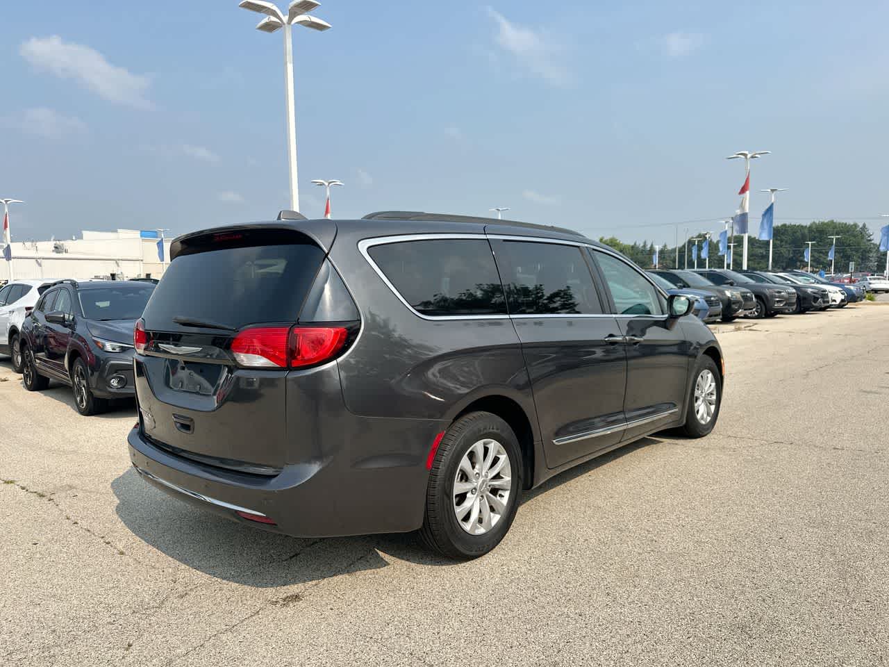 Thumbnail: 2017 Chrysler Pacifica - 13